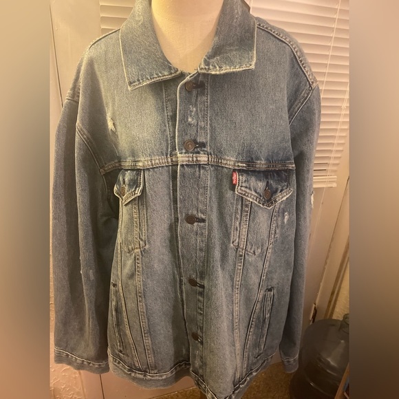 LEVI’S Vintage Fit Medium Blue Truckers Jacket - Picture 1 of 5